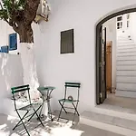 Mykonian Marvel: A Tranquil Oasis In The Old Town! Nyaraló
