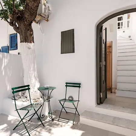 Mykonian Marvel: A Tranquil Oasis In The Old Town! بيت للعطل